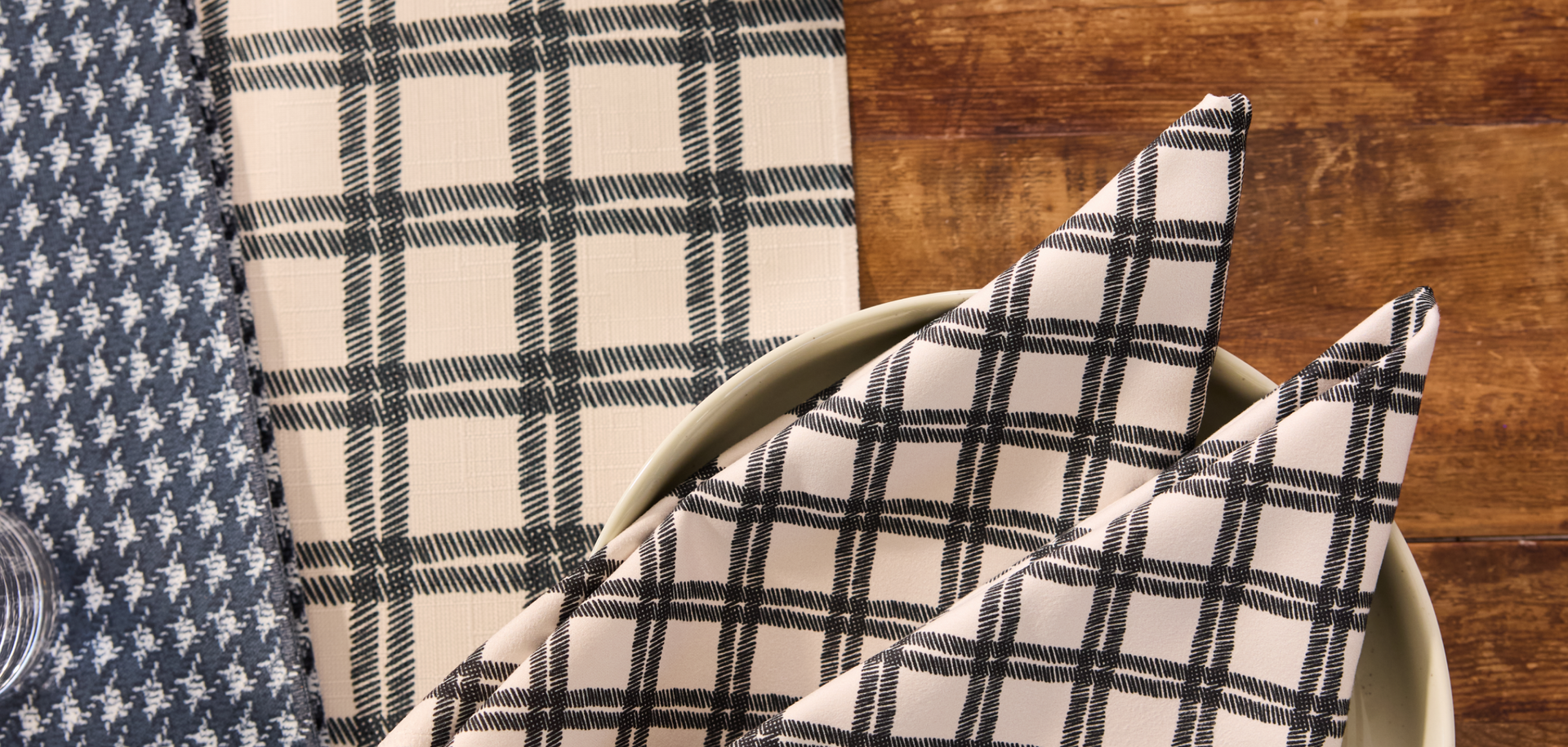 A Minimalist’s Guide to Layering: Tablecloths, Runners & Napkins