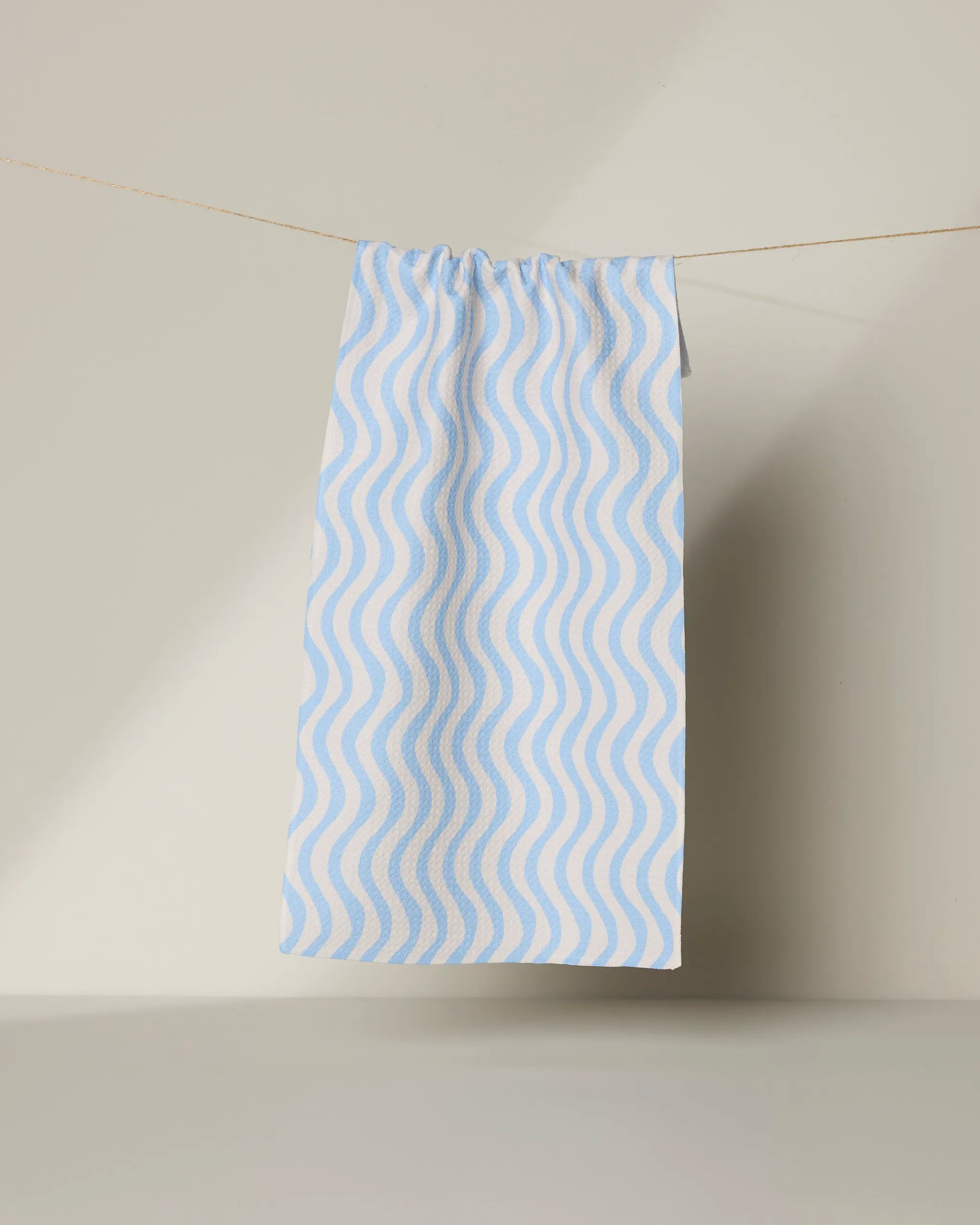 The Geometry Spatial towel features ultra-absorbent fabric for exceptional drying and lasting durability, making it perfect for any setting.