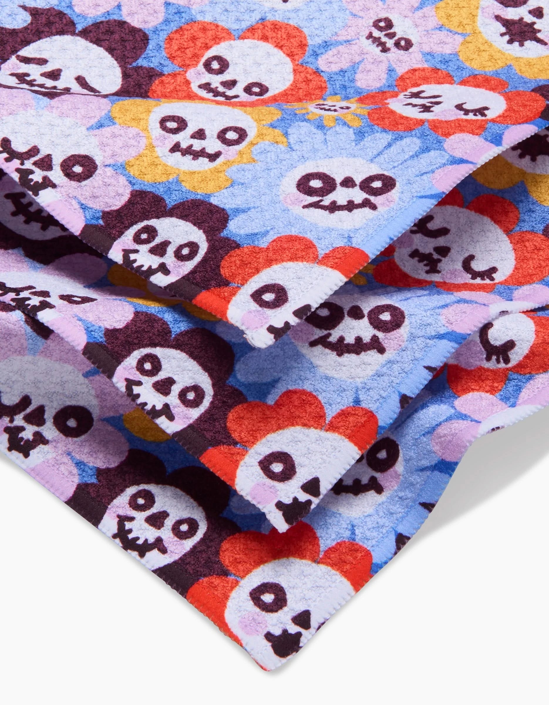 So Lazos Spooky Bouquet features a vibrant, whimsical skull and flower pattern—perfect for super-absorbent dishtowels or dishcloths.