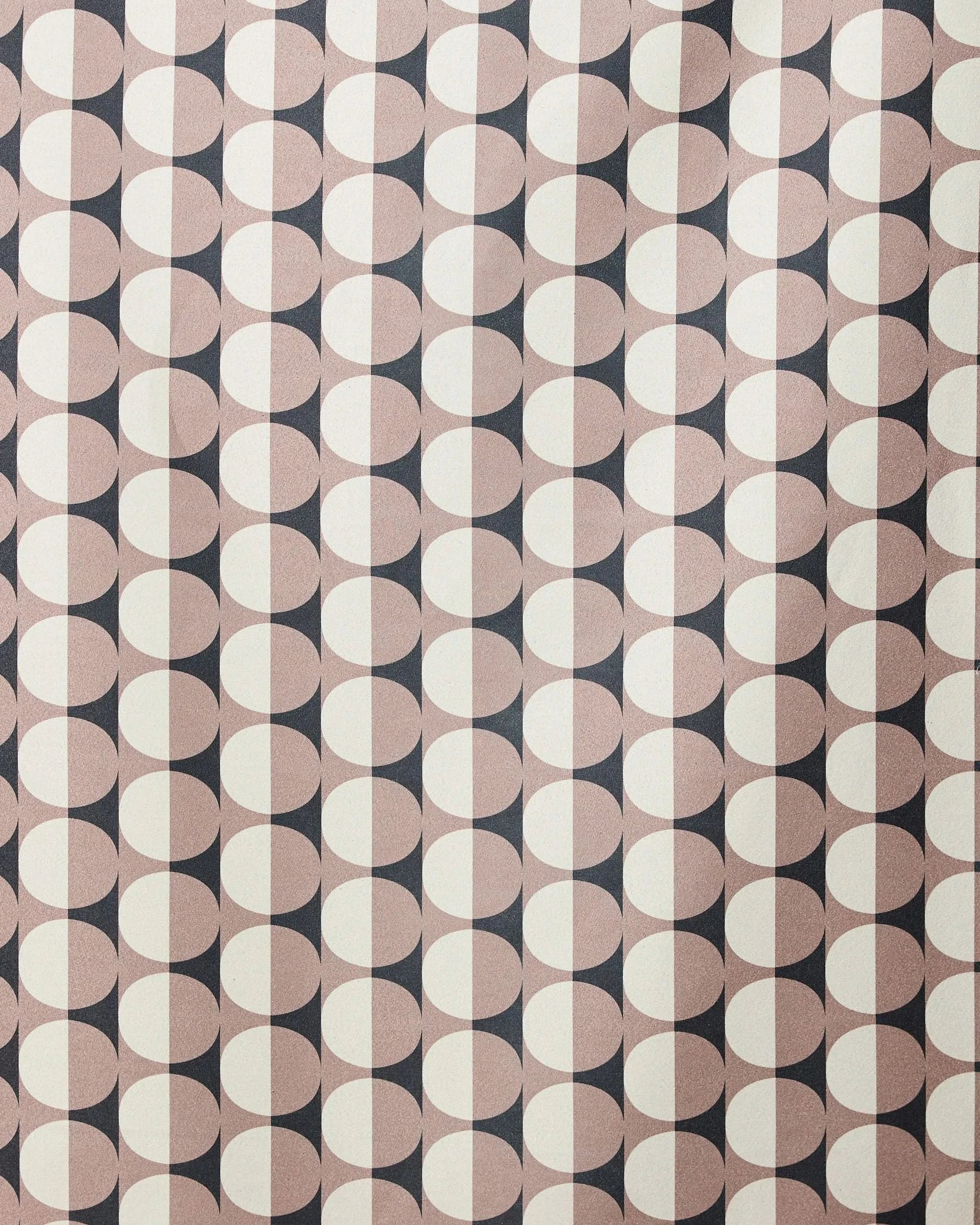 A retro, symmetrical design featuring repeating circles split into black and beige halves decorates the GEOMETRY Retro Round Light beach towel, crafted from recycled materials.