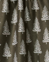 The Geometry Holiday 2024 features brown fabric with neat rows of white pine trees. Made from recycled kitchen towels, it’s textured, absorbent, and quick-drying—ideal for eco-conscious kitchens.