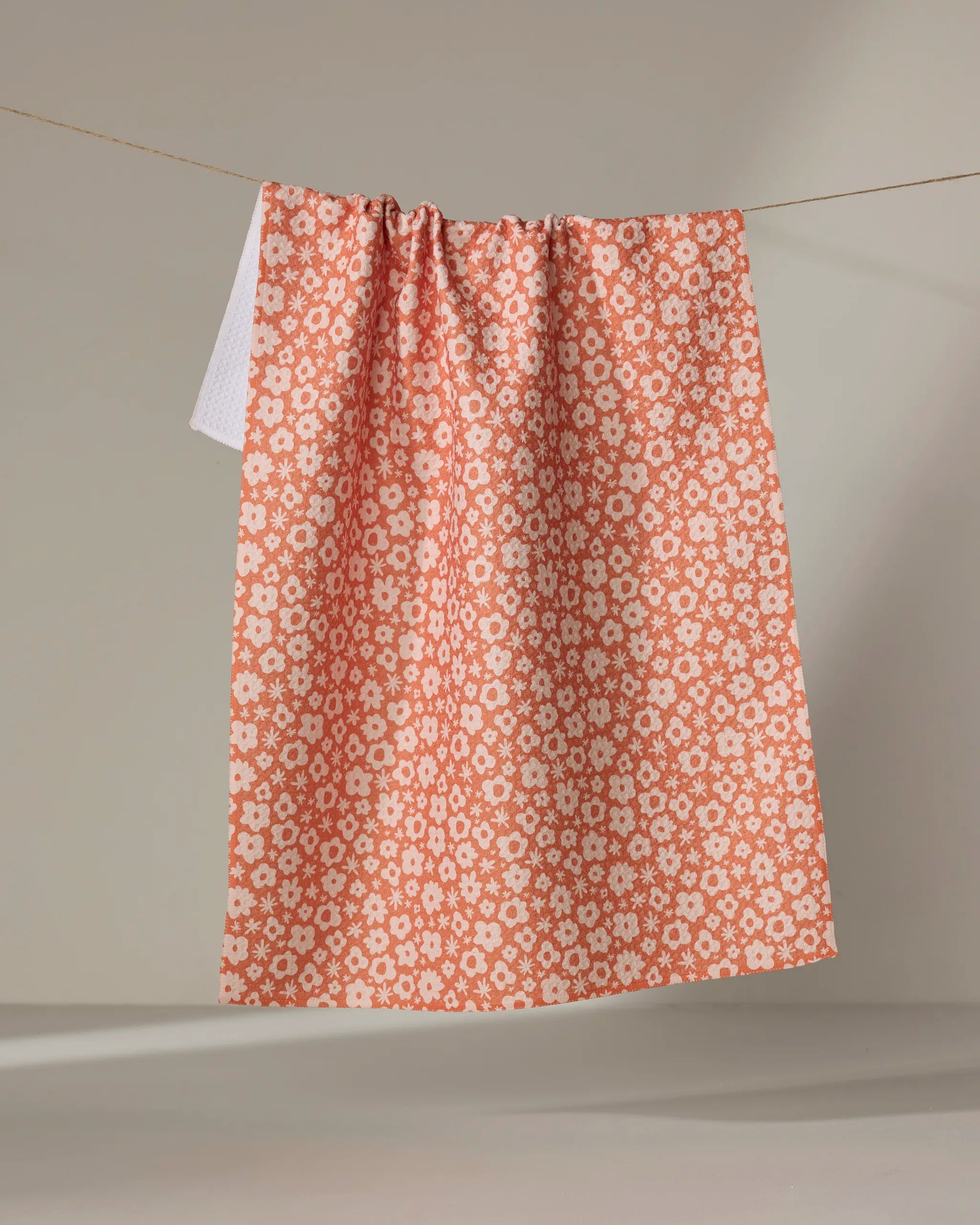 Ditsy Daisy Tea Towel | Geometry