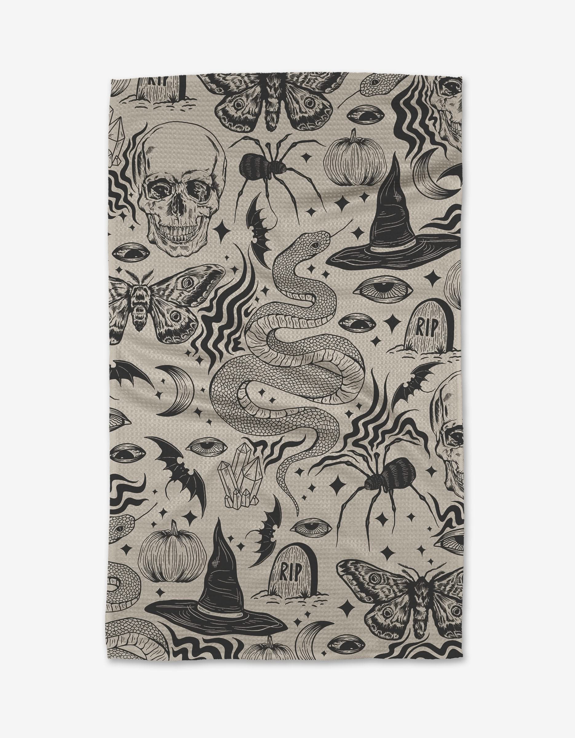 The GEOMETRY Halloween Collage tea towel, made from recycled materials, features a black Halloween-themed design. Quick-drying and festive, it’s perfect for adding spooky charm to your kitchen this season.